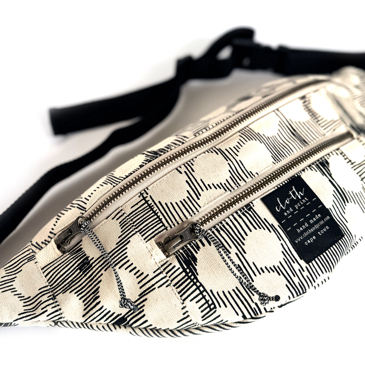 over the moon bag BLOCKOUT